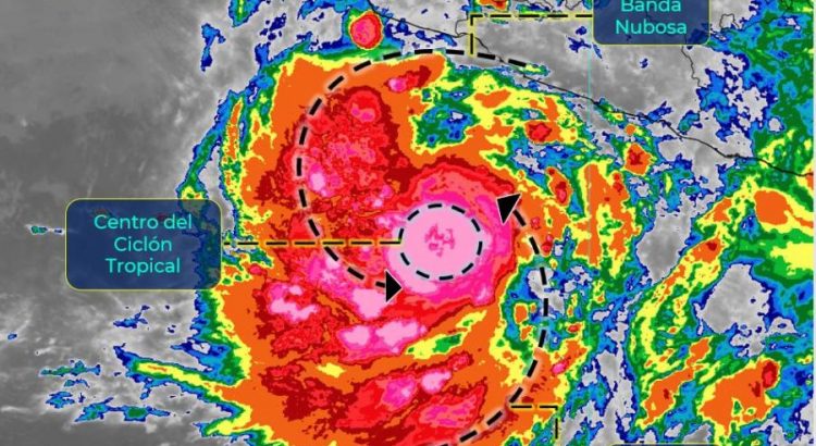 Se localiza “Blas” a 450 km de Manzanillo; este miércoles se convertirá en huracán categoría 1