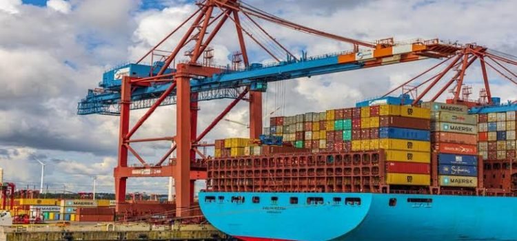 Manzanillo amplia capacidad de movilización de contenedores