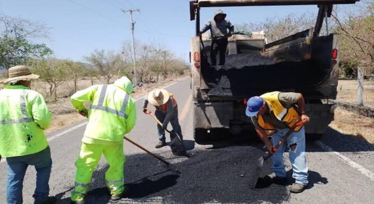 Rehabilitan carreteras en Colima y Cuauhtémoc