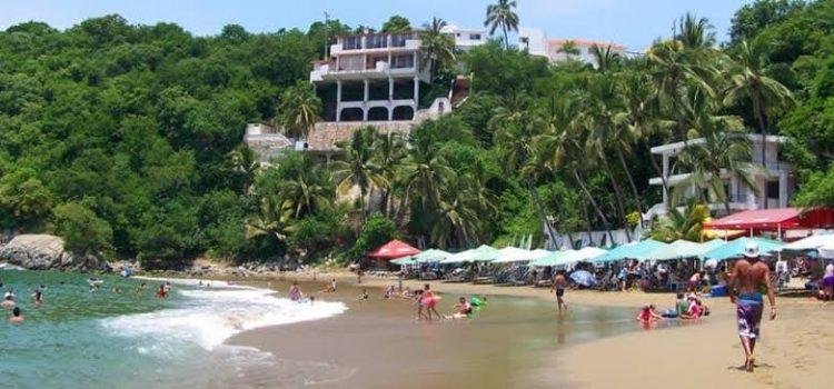 Reportan ligero repunte de visitantes en playas de Manzanillo
