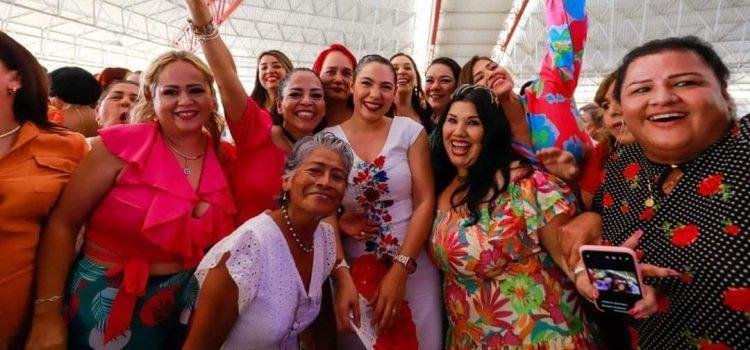 Indira convive con mujeres sindicalizadas del Gobierno, por el Día de las Madres