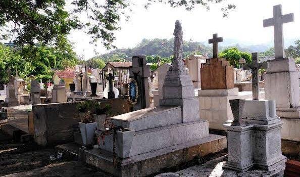 Panteón de Manzanillo acondiciona tumbas para desconocidos