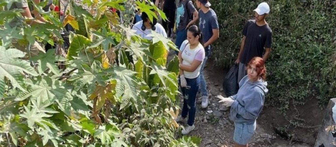 Estudiantes FEC se suman al rescate de espacios públicos de Colima