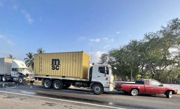 Perro provoca carambola de vehículos en la autopista Manzanillo-Colima
