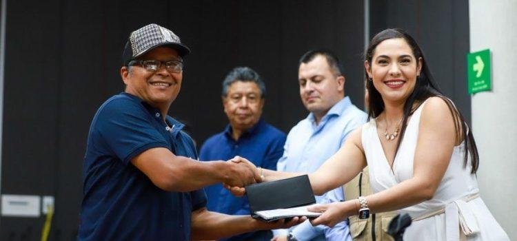 Entregan apoyos a pescadores de diversas cooperativas de Manzanillo