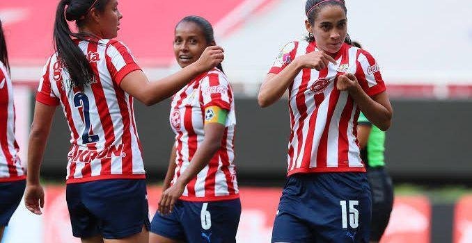 Equipo chivas femenil realiza pretemporada en Manzanillo