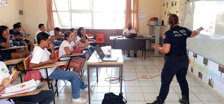 Previenen en Manzanillo a menores sobre daños por consumo de drogas