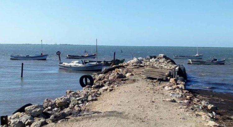 Localizan en el puerto de Manzanillo una embarcación abandonada