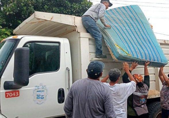 Ayuntamiento de Manzanillo realiza jornadas de descacharrización