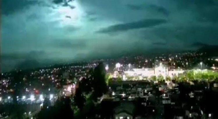 Captan supuesta caída de meteorito en Colima