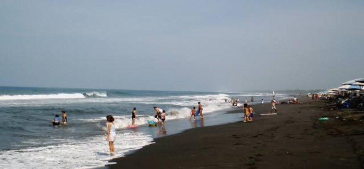 Guardavidas es atacado por un tiburón en playas de Colima