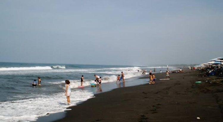 Guardavidas es atacado por un tiburón en playas de Colima