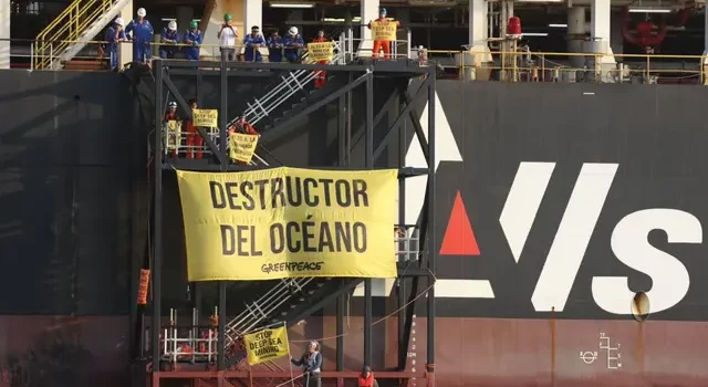 Activistas protestan contra minería submarina en Manzanillo
