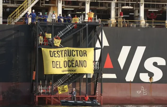 Activistas protestan contra minería submarina en Manzanillo