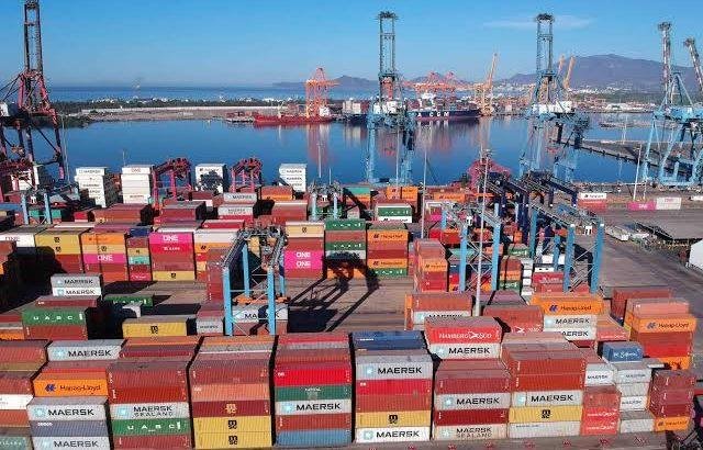 Localizan paquetes de marihuana en el puerto de Manzanillo