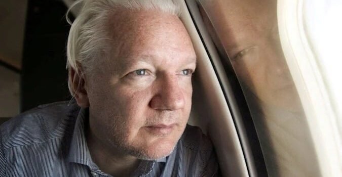 Julian Assange sale de prisión tras alcanzar un acuerdo con Estados Unidos Julian Assange sale de prisión tras alcanzar un acuerdo con Estados Unidos