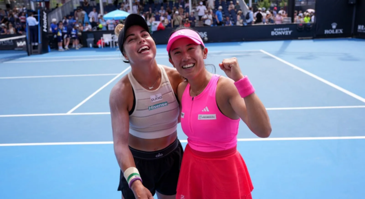 Renata Zarazúa en el top 100 en singles y dobles