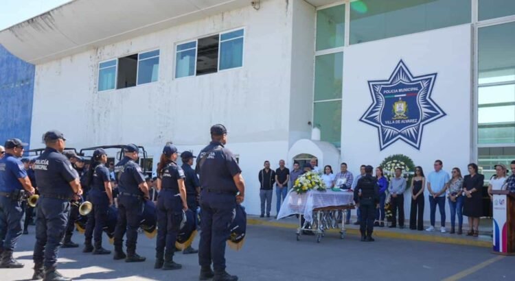 Rinden homenaje a policía fallecido en el ataque armado en Cabalgata en Colima