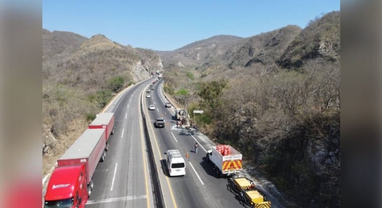 Reducción de carriles en la autopista Colima-Manzanillo por trabajos de ampliación