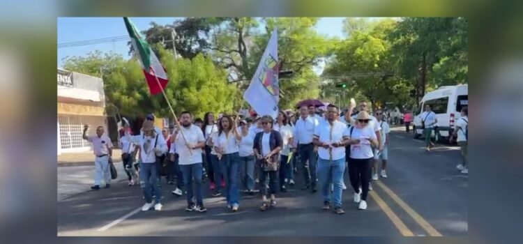 Megamarcha en Colima contra la reforma a la ley del ISSSTE y el FOVISSSTE
