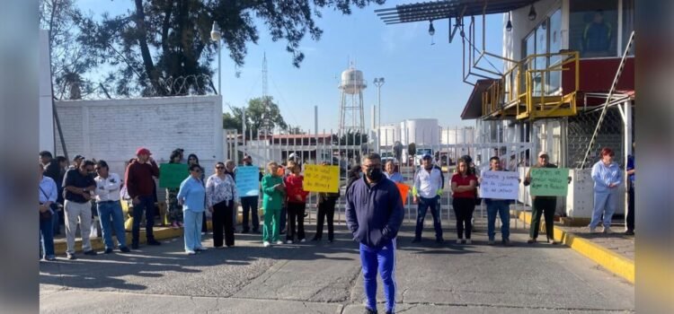 Más de 2 mil trabajadores de PEMEX en Colima sin servicio médico Más de 2 mil trabajadores de PEMEX en Colima sin servicio médico