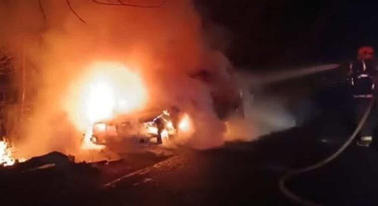 Incendian dos vehículos en Villa de Álvarez, Colima