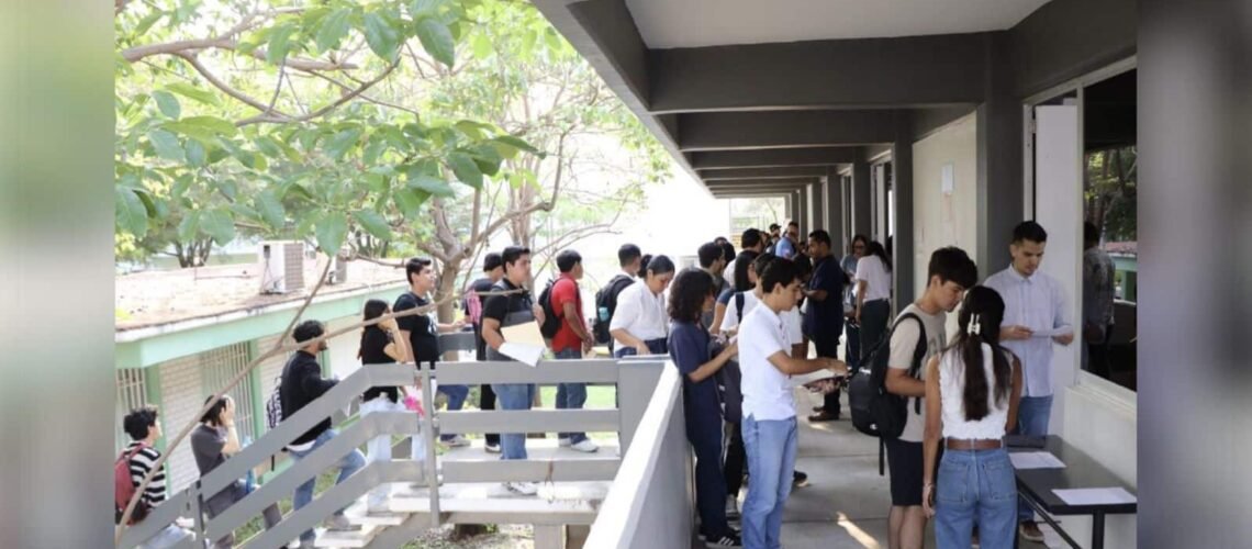 Más de 5 mil 500 aspirantes a la Universidad de Colima