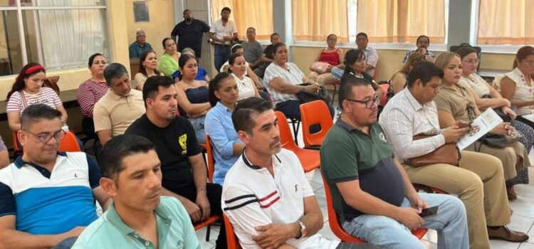 Docentes de Colima esperan aumento salarial y plazas