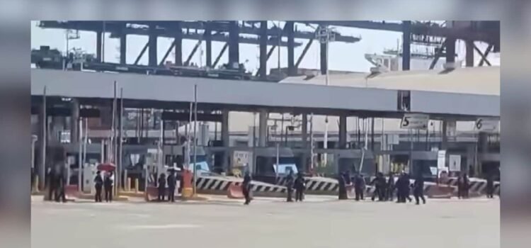 Trabajadores de la aduana en Manzanillo denuncian amenazas y represalias por protestar
