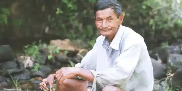 Granjero asegura no haber dormido desde 1963