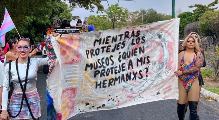 Marcha del Orgullo LGBTIQ+ en Manzanillo: comunidad exige respeto y reconocimiento