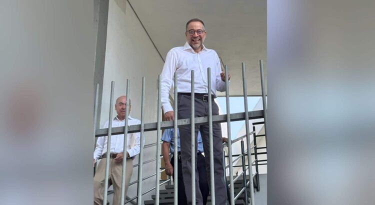 Investigan a exgobernador de Colima por peculado