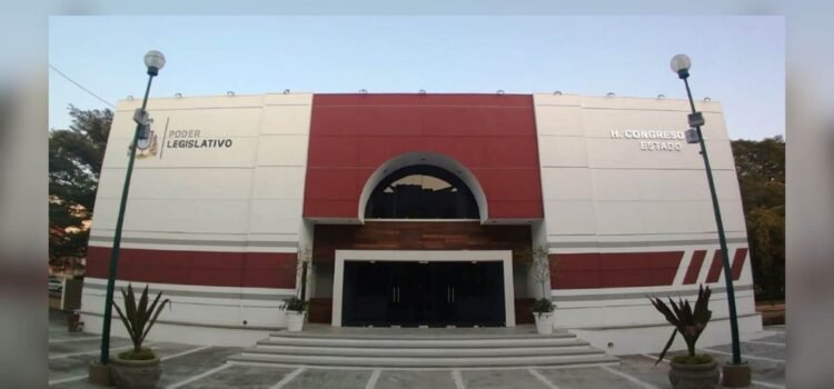 Congreso de Colima retrasa decisión sobre créditos municipales