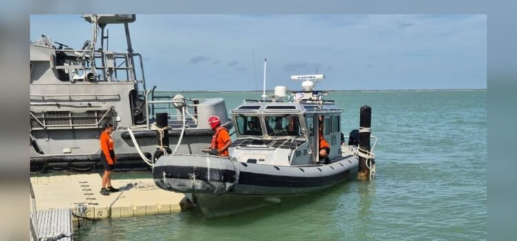 Rescate en altamar: embarcación petrolera salva a dos pescadores náufragos en Campeche