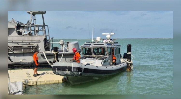 Rescate en altamar: embarcación petrolera salva a dos pescadores náufragos en Campeche