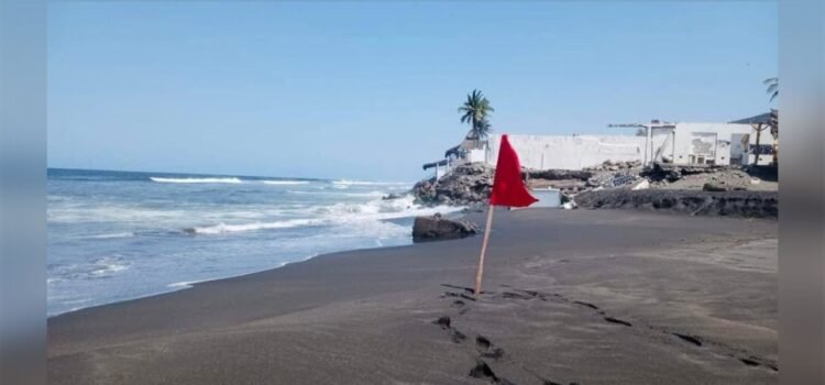 Playa El Real en Colima no cumple con estándares para uso recreativo, alerta Cofepris