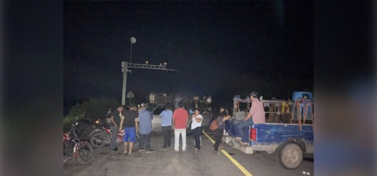 Liberan carretera en Cerro de Ortega tras operativo; señalan al CJNG como responsable del bloqueo