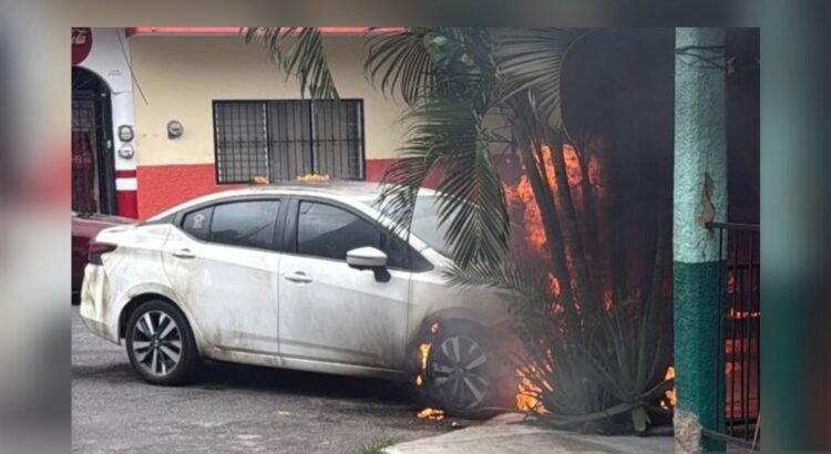Incendian vehículo de influencer en Colima