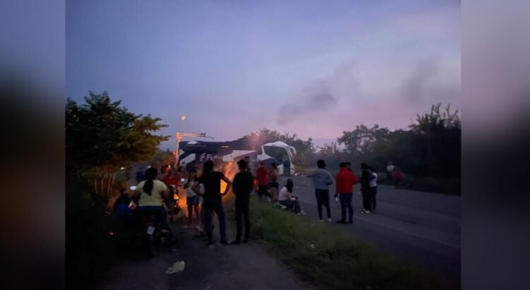 Procesan a cinco personas por bloquear carretera federal en Colima Procesan a cinco personas por bloquear carretera federal en Colima