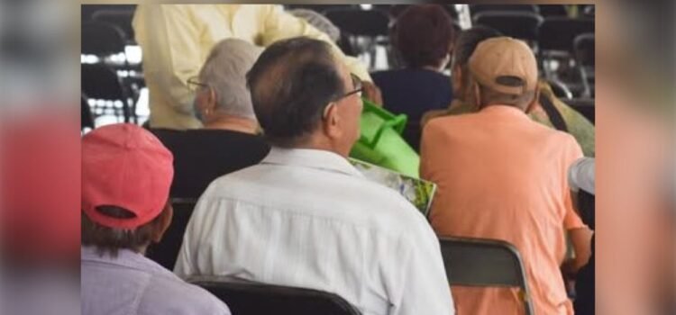 Juez ordena a banco desbloquear tarjeta y devolver ahorros a adulto mayor en Colima Juez ordena a banco desbloquear tarjeta y devolver ahorros a adulto mayor en Colima