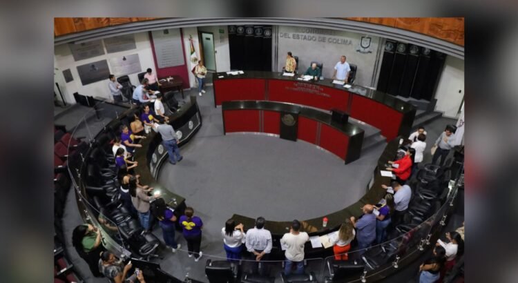 Colima amplía licencia de paternidad para servidores públicos