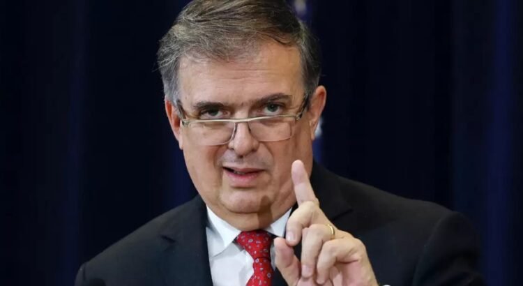 Presentó Ebrard decálogo económico