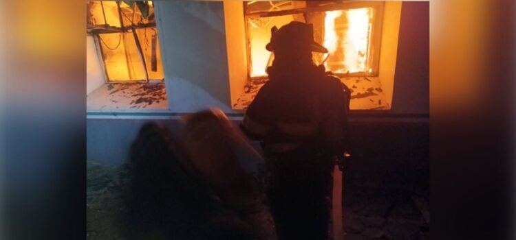 Incendio en oficinas de la SICT moviliza a cuerpos de emergencia