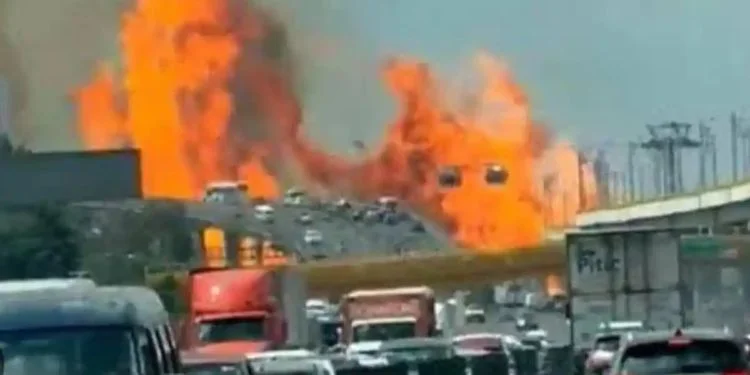 Sube a 8 la cifra de muertos por explosión de pipa de gas Sube a 8 la cifra de muertos por explosión de pipa de gas