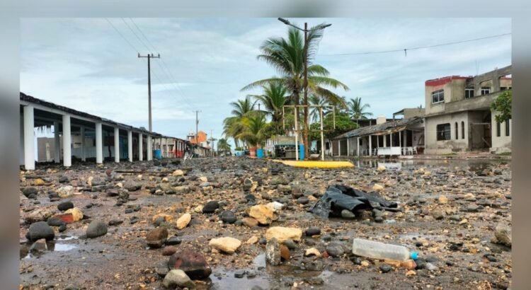 Huracán Priscilla deja 14 playas cerradas en Colima, incluyendo El Paraíso