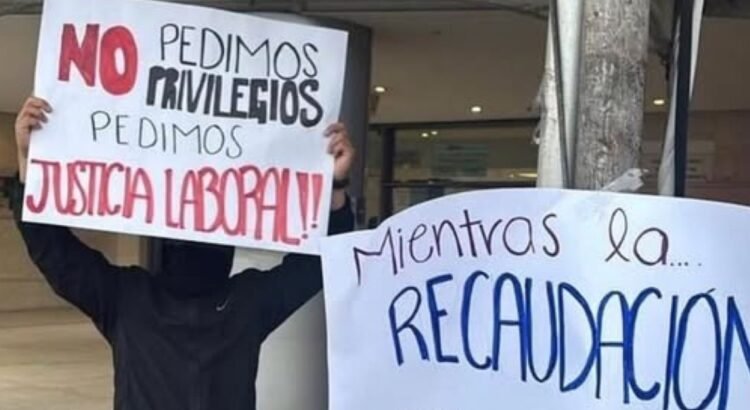 Empleados del SAT en Colima exigen mejores condiciones laborales y aumento salarial