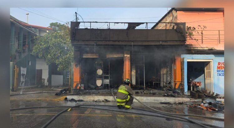 Incendio en ferretería de Santiago se suma a recientes siniestros en la capital