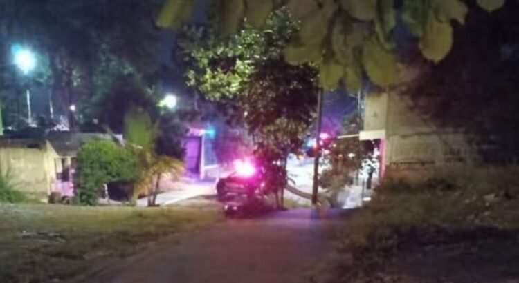 Mujer pierde la vida tras ataque con arma de fuego en El Zalatón, Colima