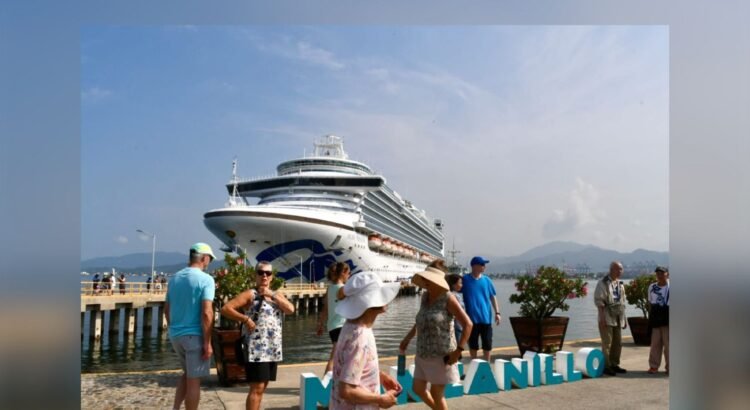 Ruby Princess llega a Manzanillo con más de 3,600 pasajeros