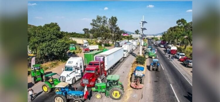 Bloqueos en Jalisco dejan sin servicio foráneo a la Central Camionera de Colima